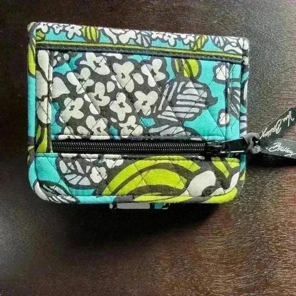 ❤️ 3 for $30 Vera Bradley wallet - Picture 2 of 3